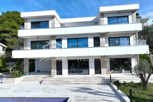 Vila sa zadivljujućim pogledom na more na Rt Ratac, Crna Gora