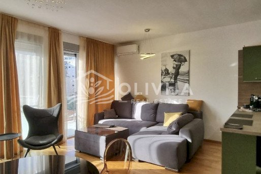 Apartment with 2 bedrooms near the sea in Bečići, Montenegro