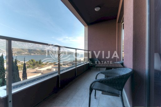 Stan sa 2 spavaće sobe u apart-hotelu Harmonia sa pogledom na more