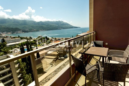 Stan sa 2 spavaće sobe u apart-hotelu Harmonia sa pogledom na more