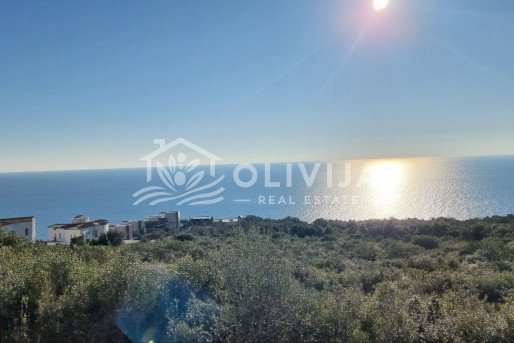 Placovi sa panoramskim pogledom na more u Krimovici, Crna Gora