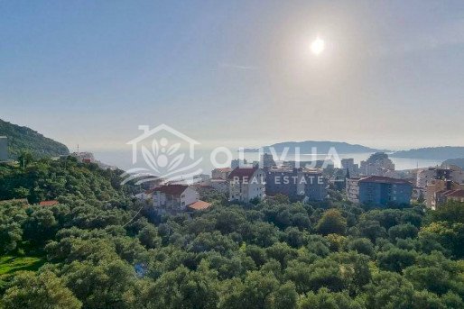 Hitna prodaja stana sa pogledom na more u Bečićima