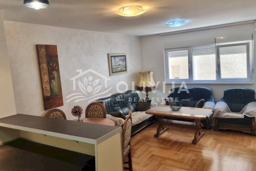 Izdaje se trosoban stan u Budvi, Crna Gora