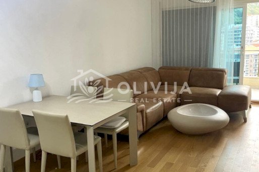 Iznajmljivanje stana u Bečićima, stambeni kompleks Bečići Volna