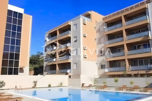 Квартира с 2 спальнями в комплексе с бассейном, Бечичи