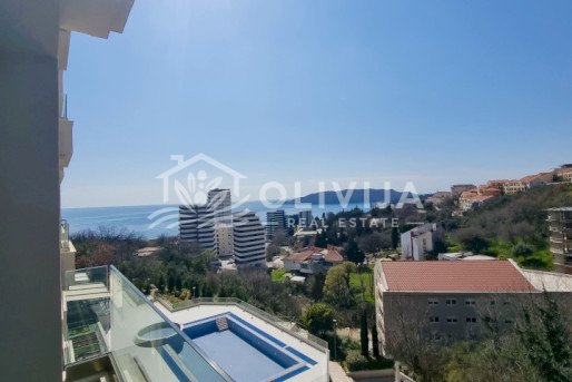 Apartment in Bečići with sea view, 2 bedrooms, 7 minutes to the beach