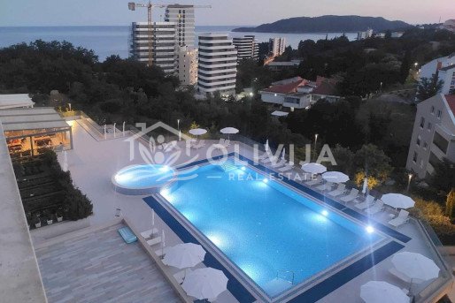 One-bedroom apartment in a residential complex with a swimming pool in Bečići