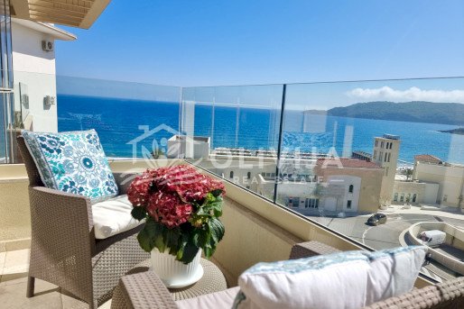 Summer seasonal rental by the sea in Bečići