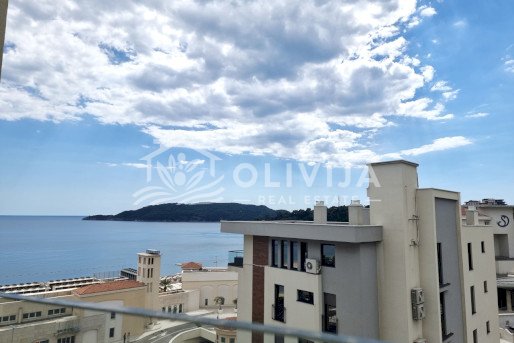Two-bedroom apartment for rent in Bečići with sea view