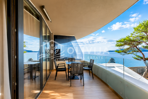 Premium apartment in Rafailovići on the first line of the sea